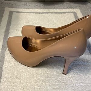 Madden Girl Pink Nude Patent Leather Round Toe Heels 9M